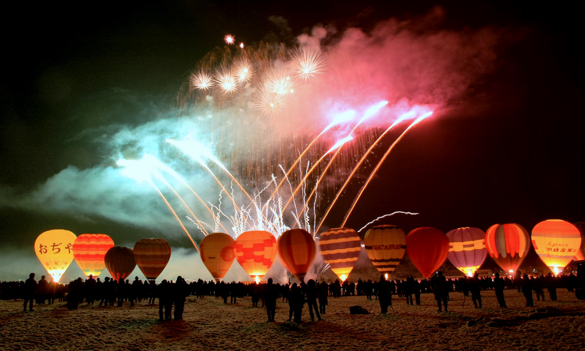 2006_Ojiya_balloon_festival_night_013-1